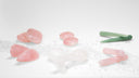Découvrez les vertus énergétiques des pierres de massage en lithothérapie : quartz rose, jade et cristal de roche