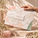 Coffret du Calendrier de l’Avent 2026 Gemology fermé, décoré de motifs minéraux dorés