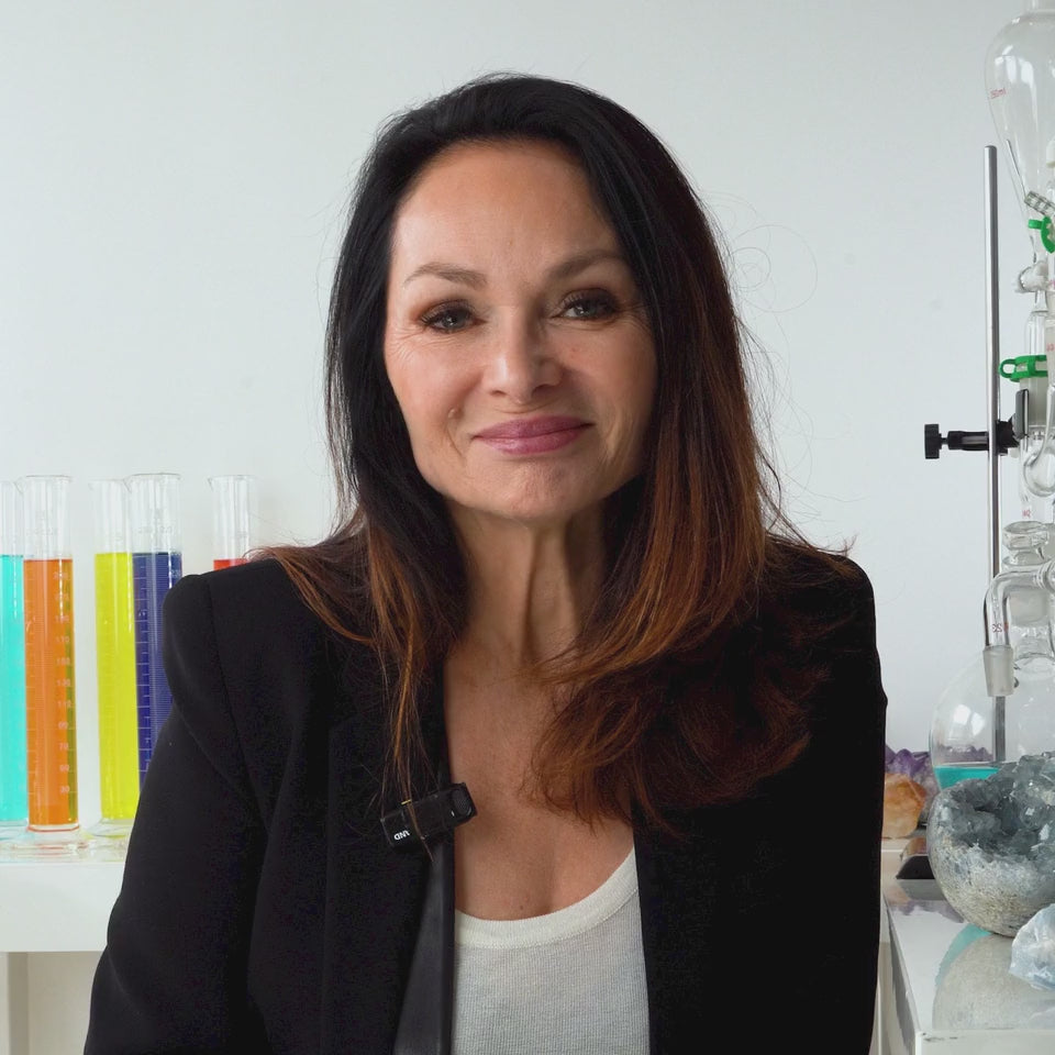 Chrystelle Lannoy, fondatrice de Gemology, explique comment réguler le sébum d'une peau grasse sans la dessécher